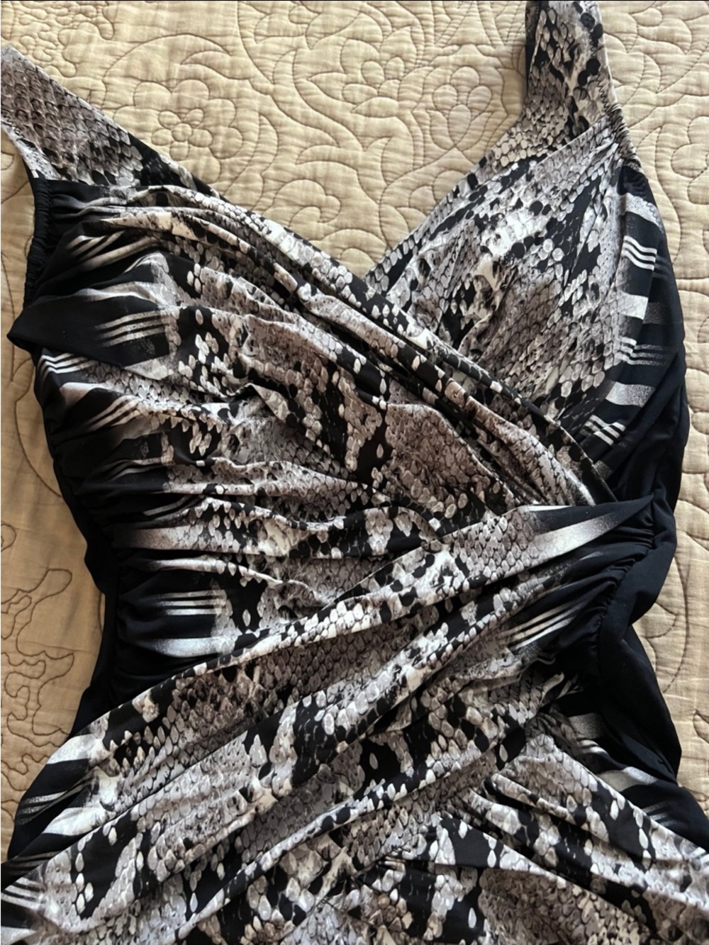 Gottex one piece bathing suit snakeskin animal print black gray size 8 - Picture 5 of 6